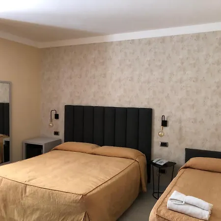 Hotell Tirrenia 3*