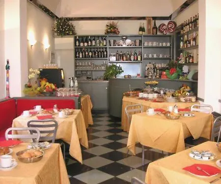 Hotell Tirrenia 3*