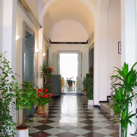 Hotell Tirrenia Viareggio