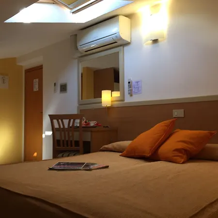 Tirrenia Hotell