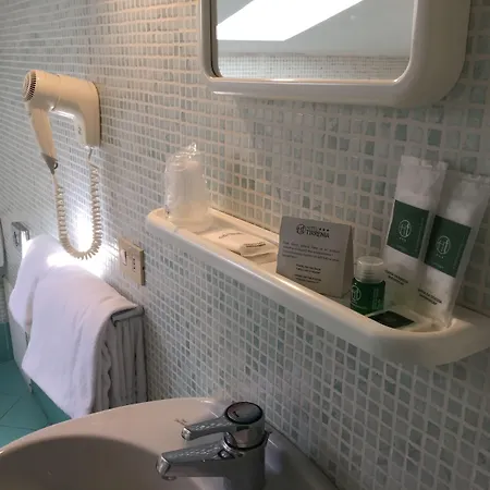 Hotell Tirrenia 3*
