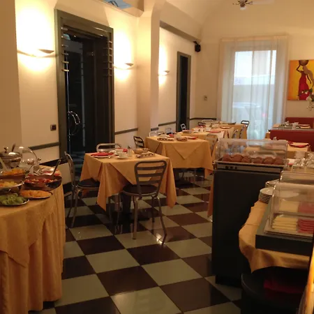 Hotell Tirrenia Viareggio
