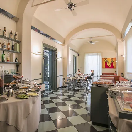 Hotell Tirrenia 3*