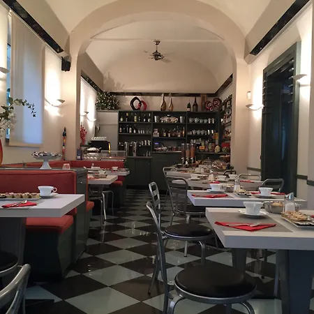Hotell Tirrenia 3*