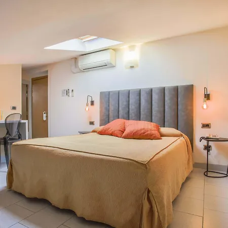 Tirrenia Hotell
