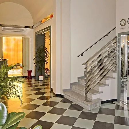 Hotell Tirrenia 3*