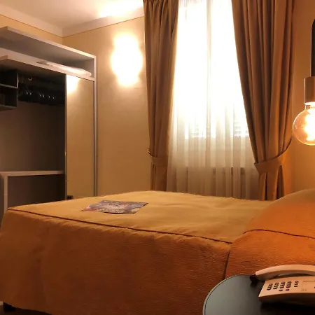 Tirrenia Hotell