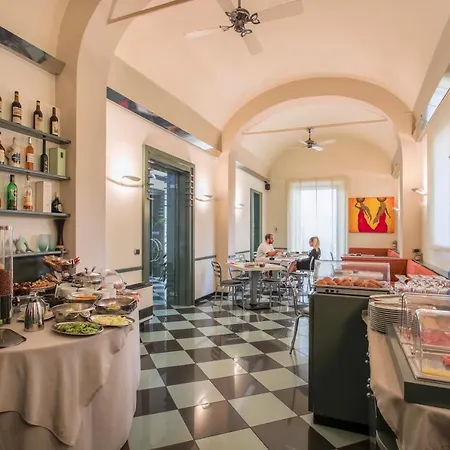 Tirrenia Otel 3*
