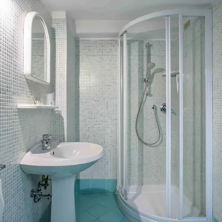 Otel Tirrenia 3*